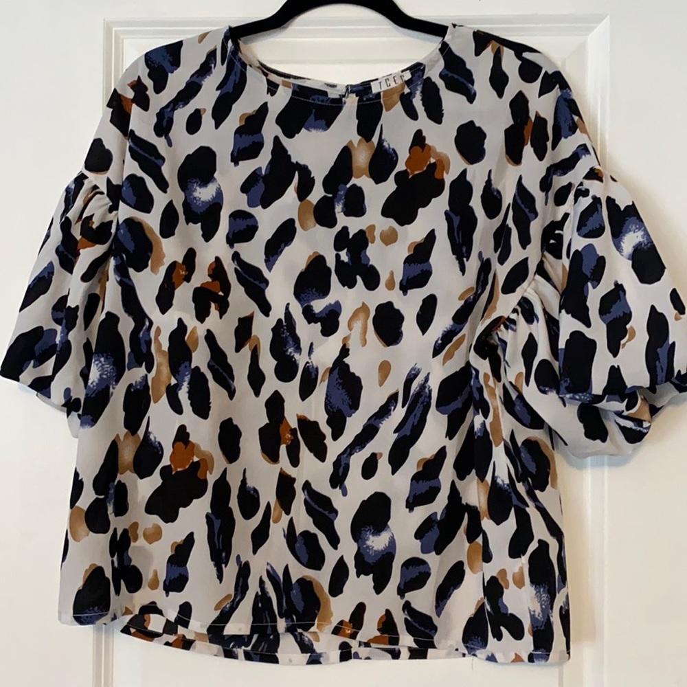Animal print puffy sleeve flowy blouse